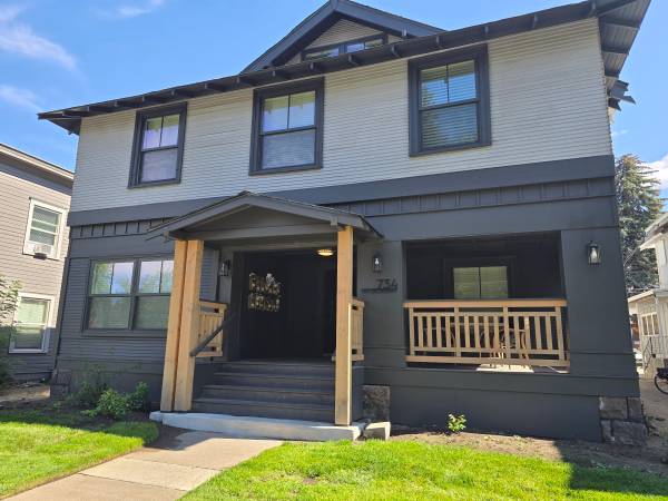 $1,695 / 2br - 800ft2 - VIDEOTOUR: Enjoy The Vibrant Lifestyle Of Downtown Bend! PETS WELCOME (Downtown Bend across from historic Drake Park)63839292611971120
