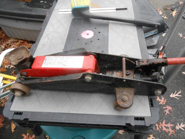 1.5 Ton floor jack & jack stands 1