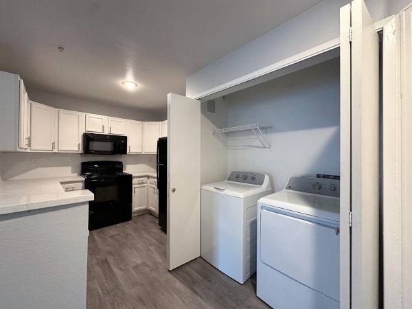 $1,925 / 2br - 1045ft2 - Fall in love with The Perch! Call us today for more information!63920603369603121