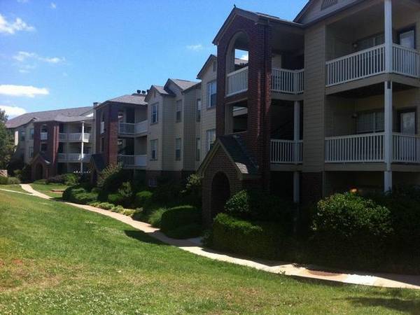 $1,265 / 2br - 1092ft2 - Pickleball and bocce ball court, Ceiling Fans (Deer Creek School District. Oklahoma City)63670502846849123