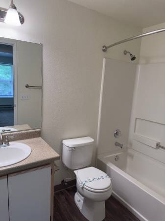 $1,650 / 2br - 864ft2 - Rent today     2x2 move in ready tour today (Clackamas OR)63831537306113124