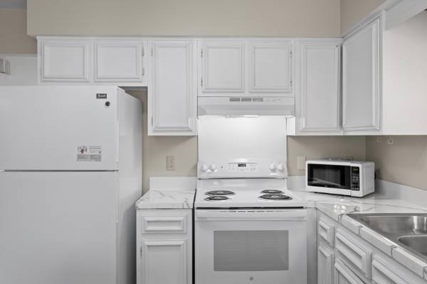 $1500.00 / 2br - 1800ft2 - Welcome Home to The Seven at Frank N Dot Modern, Spacious Townhome in63620274482947124