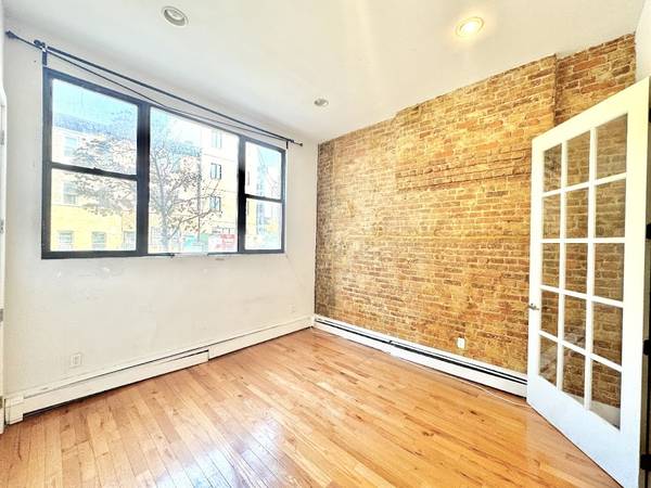 $1,250 / 3br - Rooms available in 3br/1ba - Backyard - ASAP move in! (Crown Heights (84 Rogers ave.)63912047480451120