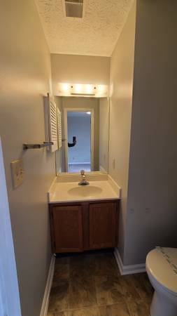 $925 / 2br - 0900ft2 - Nice 2 Bedroom 1.5 Bath (189 Donabrook Court) (Lexington)64022450602883124