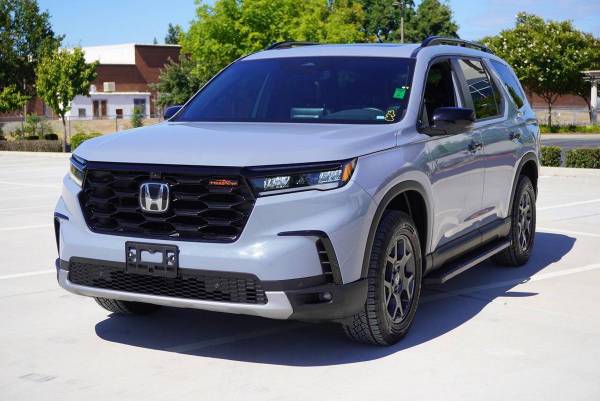 2023 Honda Pilot TrailSport AWD 4dr SUV 1