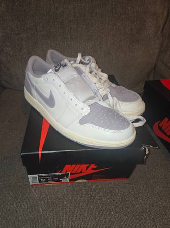 Jordans Retro 1 Low OG 1