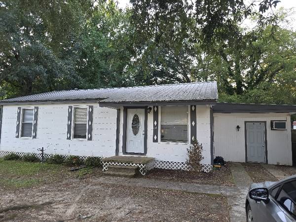$1400.00 / 4br - 1700ft2 - 411 davis ave, sterlington 4 bed 2 bath (spare room could be used as a63813063677313120