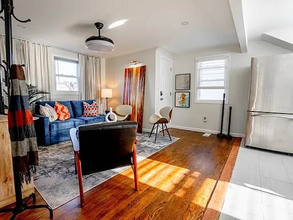 $1,200 / 1br - 830ft2 - One Bedroom Sublet - Dates Flexible (WASHINGTON)63511971023617121