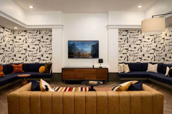 $1,668 / 1 dormitorio - 726 pies² - Viviendas de 1 y 2 dormitorios en el centro - ¡A solo 3 cuadras del frente de agua!63831681846913123