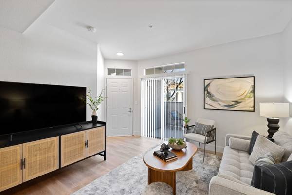 $3,137 / 2br - 901ft2 - Spa-Style Hot Tub, Dishwasher, Washer/Dryer Included (dublin / pleasanton / livermore)63667941887745121