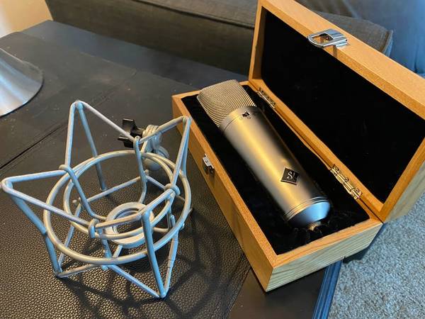 Serrano Vintage 87 Microphone 1