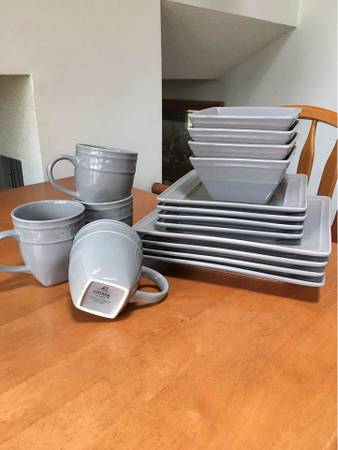 New JC Penney Home Collection dish set. 1