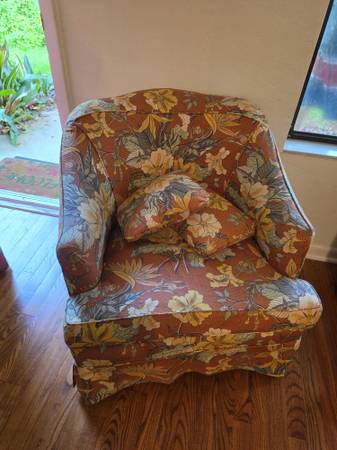 Cute chair 1