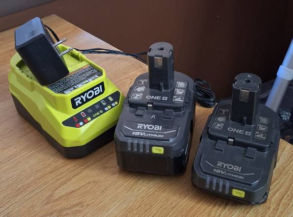 18V, 4amp battery, 18V 2amp battery and charger 1