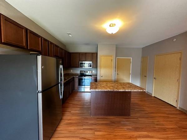 $2,400 / 3br - 1200ft2 - FALL 2026-2027! 3 Bedroom Downtown Iowa City! Walk to Class! Nice! (429 E Burlington Street Iowa City IA)63976401429379124
