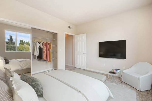 $2,160 / 1br - 850ft2 - Bicycle Storage Racks, Over-sized Walk-in Closets, 1bd 1ba64043495527298122