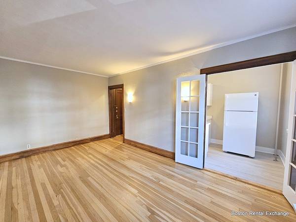 $2,400 ♦¡HERMOSO ESTUDIO RENOVADO DE 2 HABITACIONES EN DAVIS SQ CON NICHO! ¡CALEFACCIÓN INCLUIDA! (Somerville - Davis Square)63931249950466123