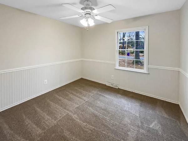 $1,200 / 3br - 1639ft2 - BEAUTIFUL 3 BEDROOM HOME (Summerville)64016108147715121