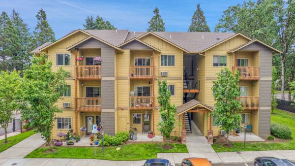 $1,675 / 2br - 1005ft2 - Beautiful 2 bedroom 2 bathroom, 2nd Floor in South Salem (Salem)63660394559617121