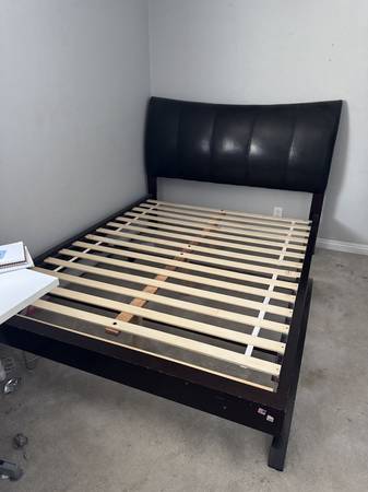 Bed Frame Queen Size 1