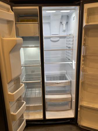$1,900 / 3br - 1500ft2 - AWESOME Row House AVAIL NOW - 3 BEDS 3 BATHS + PARKING! (Baltimore)63694817904897121