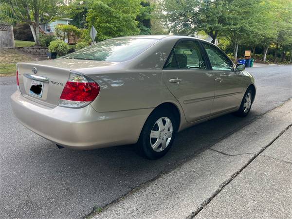 2006 Toyota Camry con pocos kilómetros y título limpio - $5,400 (Bellevue)63654705512067124