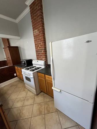 $1,350 / 1br - 800ft2 - Safe includes utilities and off street parking (Garden District)63903538137859120