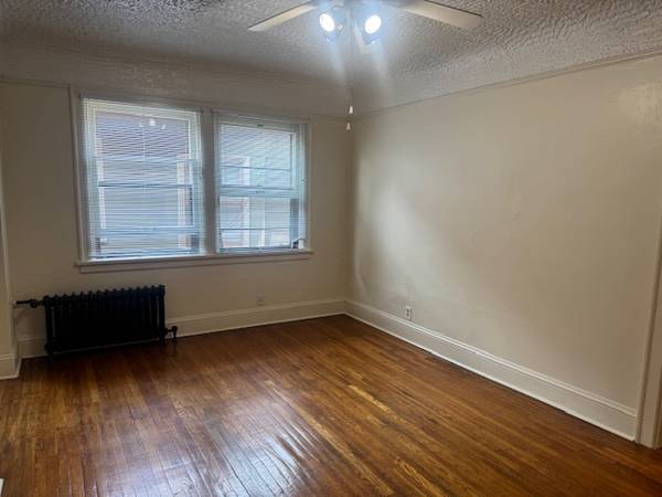 $1,125 Ático Estudio - Pagamos Calefacción, Agua Caliente y Basura (Nob Hill y NW 23rd de moda)63999452914179122
