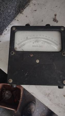 Vintage Irivington Analog 3 volt Meter 1