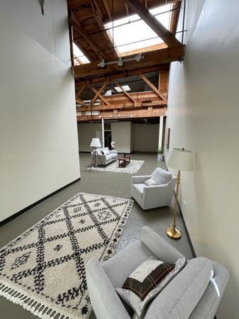 $3,350 / 1br - 2700ft2 - Large Live/Work Loft Apartment - 1066 47th Ave #12 (Oakland)63682851729025121