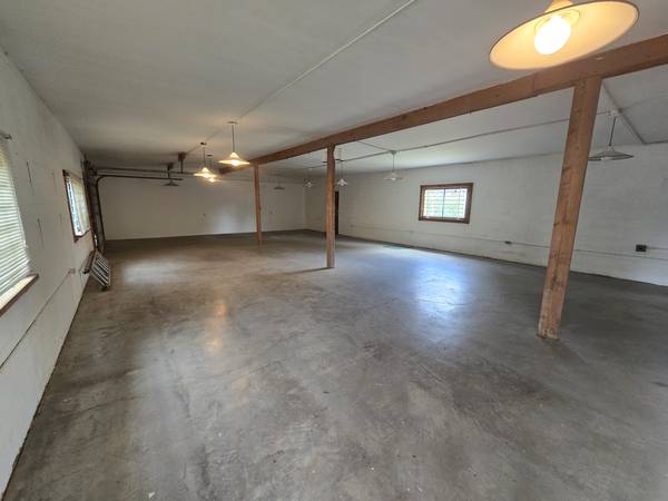 $1,600 / 1600ft2 - Warehouse Storage Mixed Use Space for lease Santa Fe63659815758723123
