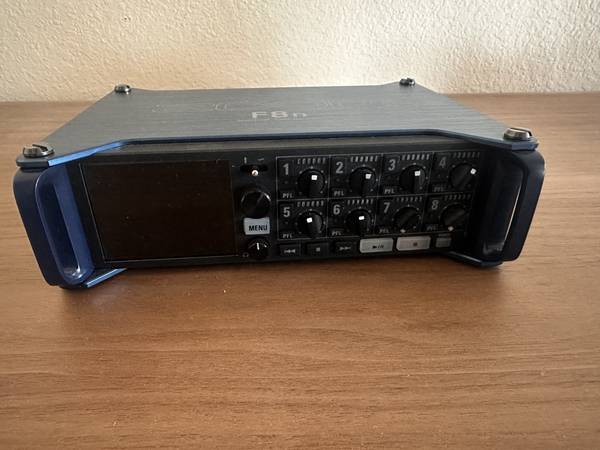 Zoom f8n field recorder 1