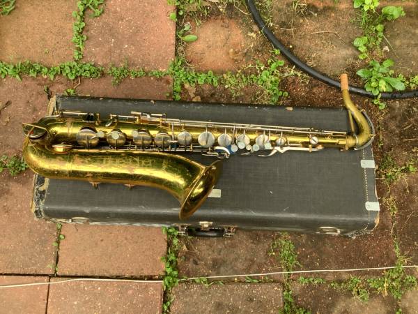 Bundy Tenor Saxophone Ready to Play 1