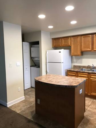 $1,325 / 1br - Beautiful 1 Bedroom Apartment w/ Step Out Balcony (Aurora)63959878176898124