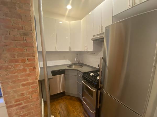 $2,650 / 500ft2 - ONE MONTH FREE!KING SIZE STUDIO!W/D IN BLDG!NEAR PROSPECT PARK! (Crown Heights)63809019167747120