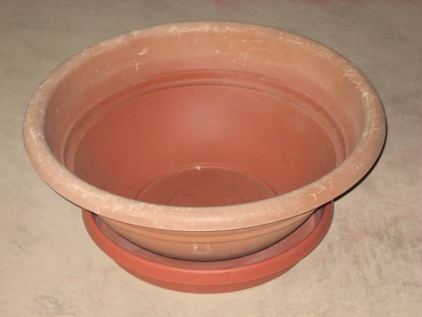 SUPER NICE 24" PLANT CONTAINER WITH 20" SAUCER 1