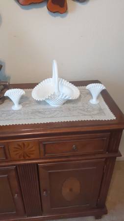 1 Milk Glass Basket with 2 Matching Vases 1