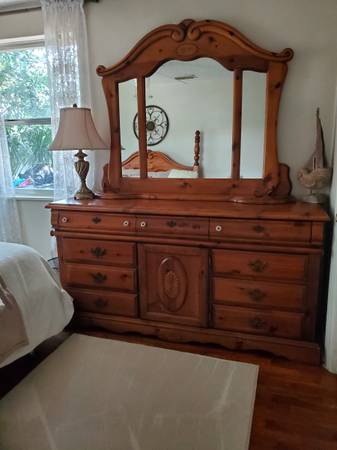$700 / 3br - FURNISHED ROOM IN HOME - Util Incl. (Downtown)63377633944833122