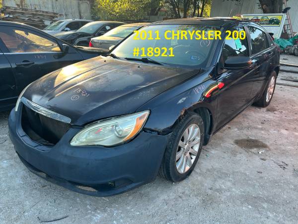 PARTING OUT A 2011 CHRYSLER 200 #18921 1