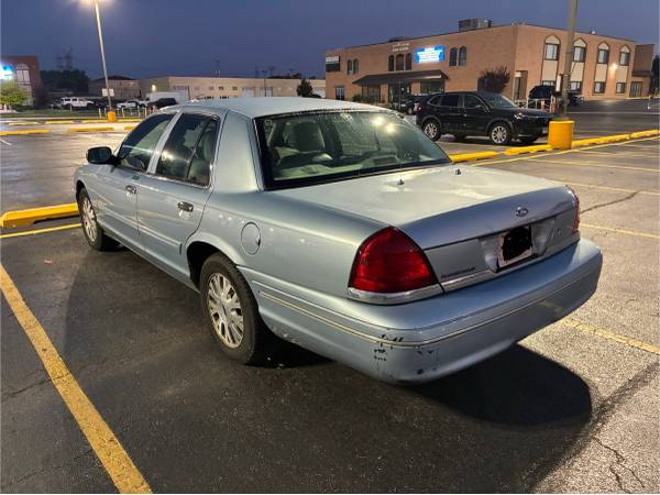 2004 Ford Crown Victoria LX - $3.350 (Oak Lawn)63493739215361122