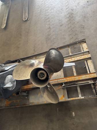 Motor fuera de borda para barco Yamaha de 150 HPDI de 2003, 25", buen estado, funciona, mano derecha - $3.750 (Seabrook)63437913528707122