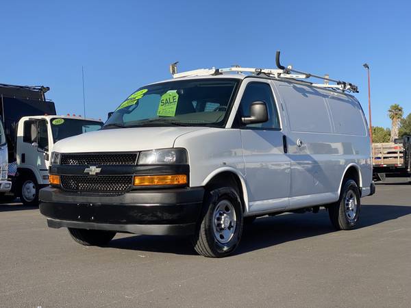 2018 Chevrolet Express G2500 - Photo 3