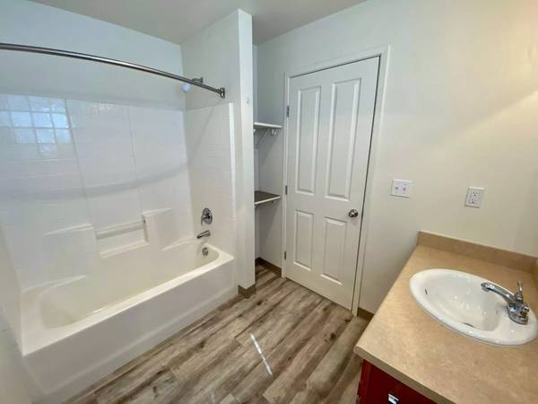 $1,339 / 1hab - 761ft2 - ¡Distribución espaciosa con lavadora y secadora privadas! 761 pies cuadrados 1 habitación, 1 baño (Kennewick - Pasco, Richland)63678508509955124