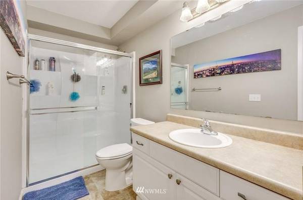 $1,500 / 1br - 677ft2 - Well-maintained and updated ground floor unit backed to a beautiful gr (Federal Way)63891325134337121