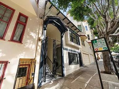 $1,639 / 2br - 1230ft2 - Updated 2-Bedroom Home in Prime Russian Hill Location (San Francisco)63989799761283120