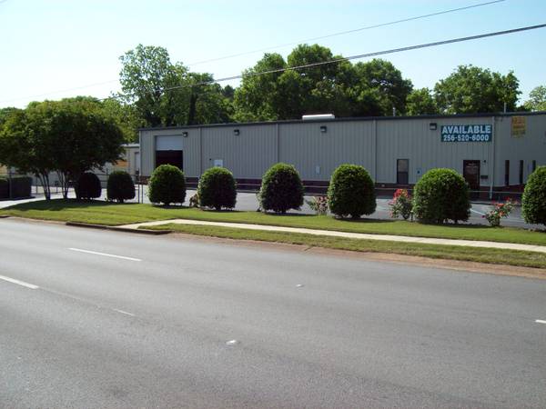 $15 / 7000ft2 - Governors Dr. @ Clinton St. West  ( Across From Campus 805 ) (Huntsville Ala.)64193139180418120
