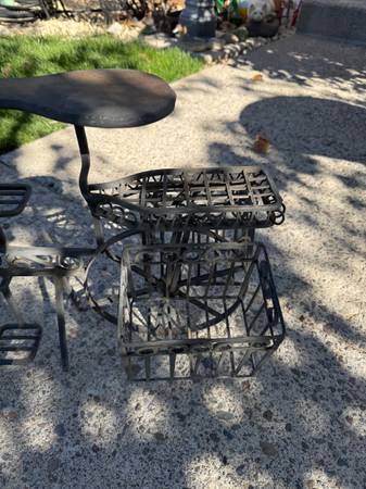 Bicycle basket planter 1