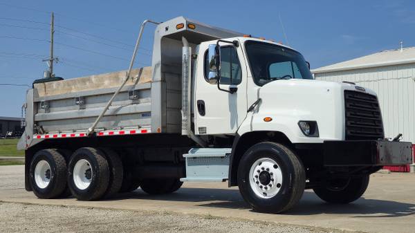 2015 FREIGHTLINER 108SD Tandem HD Dump 8.9L CUMMINS Auto AC Low Miles! 1