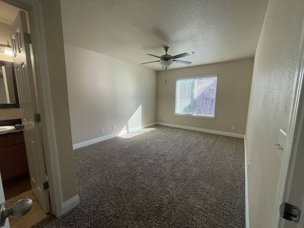 $2,255 / 2br - 1106ft2 - Want An Extra $500.00 for the Holidays? Ask Us How! (Folsom)64043668785409123