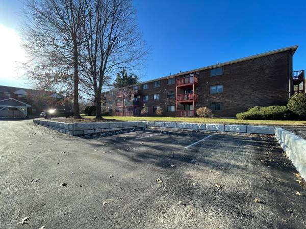 $1,670 / 1br - 600ft2 - Cozy up with these savings! Rent this 1 bedroom today! (90 Powers Street, Milford, NH)63931653718019123